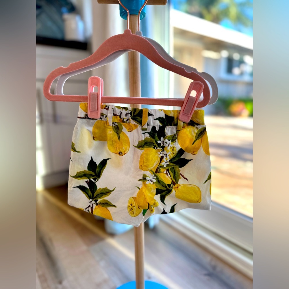 Dolce and Gabbana lemon print shorts. Size 6-9 months - Picture 2 of 4